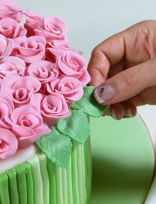 How-to-DIY-Bouquet-of-Roses-Cake-Decoration-9.jpg