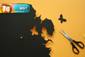 How-to-DIY-Butterfly-Clock-Wall-Art-5.jpg