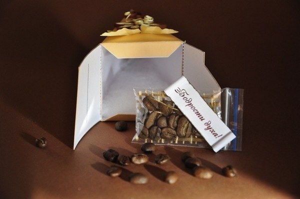 How-to-DIY-Creative-Cake-Shaped-Gift-Boxes-4.jpg