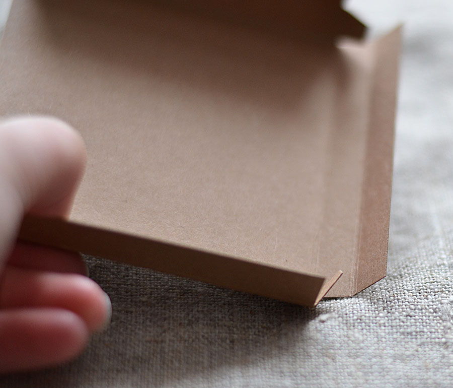How-to-DIY-Creative-Chocolate-Gift-Box-6.jpg
