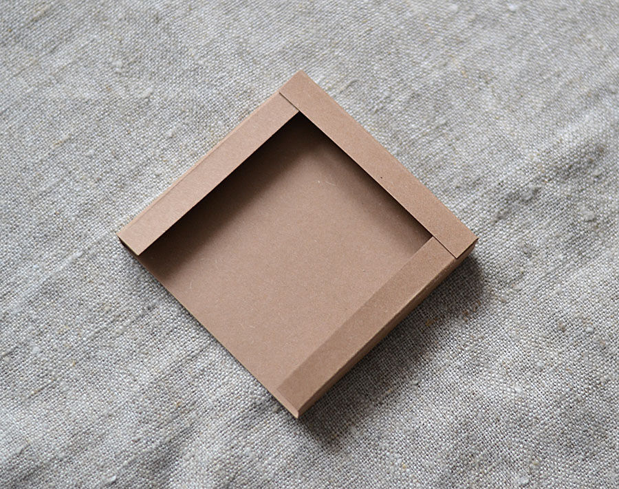 How-to-DIY-Creative-Chocolate-Gift-Box-7.jpg