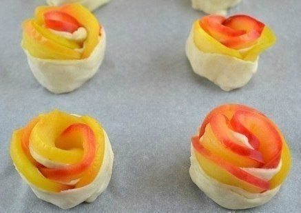 How-to-DIY-Delicious-Apple-Rose-Puff-Pastry-12.jpg