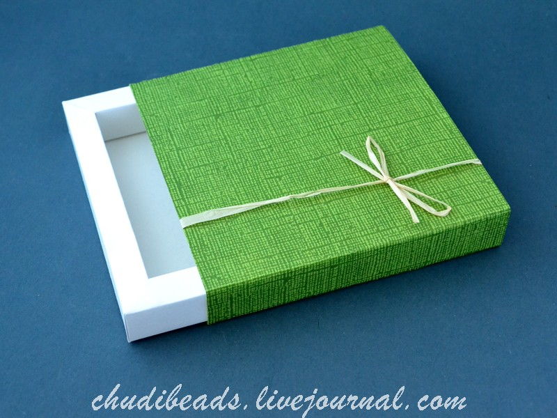 How-to-DIY-Easy-and-Pretty-Gift-Box-13.jpg