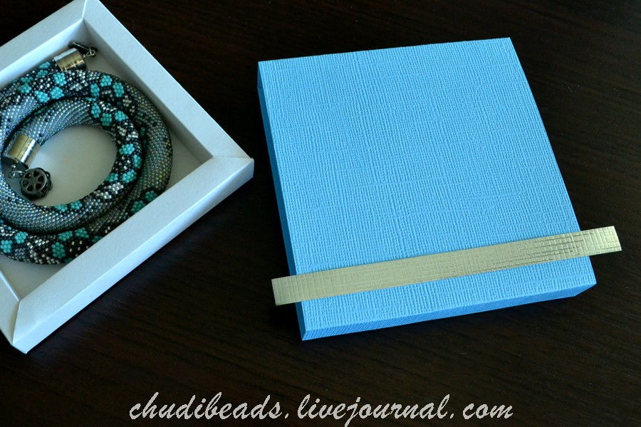 How-to-DIY-Easy-and-Pretty-Gift-Box-14.jpg