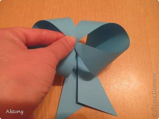 How-to-DIY-Pretty-Paper-Bow-for-Gift-Packing-7.jpg