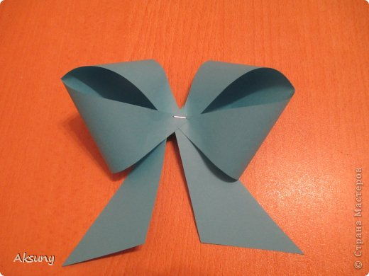 How-to-DIY-Pretty-Paper-Bow-for-Gift-Packing-8.jpg