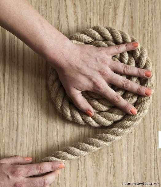 How-to-DIY-Simple-Rope-Rug-2.jpg