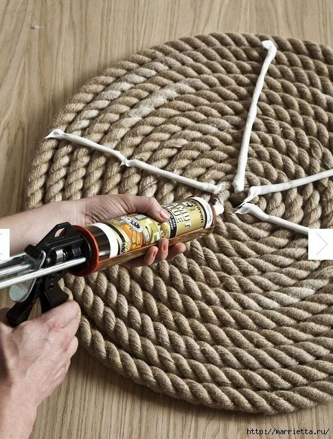 How-to-DIY-Simple-Rope-Rug-4.jpg