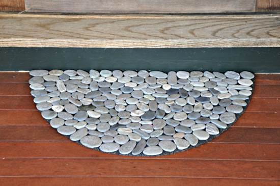 How to DIY Stone Floor Mat --> River Rock Door Mat