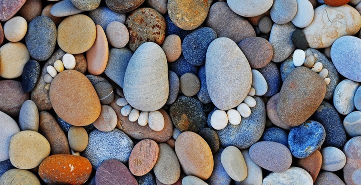 How-to-Make-Creative-Stone-Footprints-DIY-Ideas-1.jpg