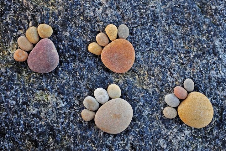 How-to-Make-Creative-Stone-Footprints-DIY-Ideas-8.jpg