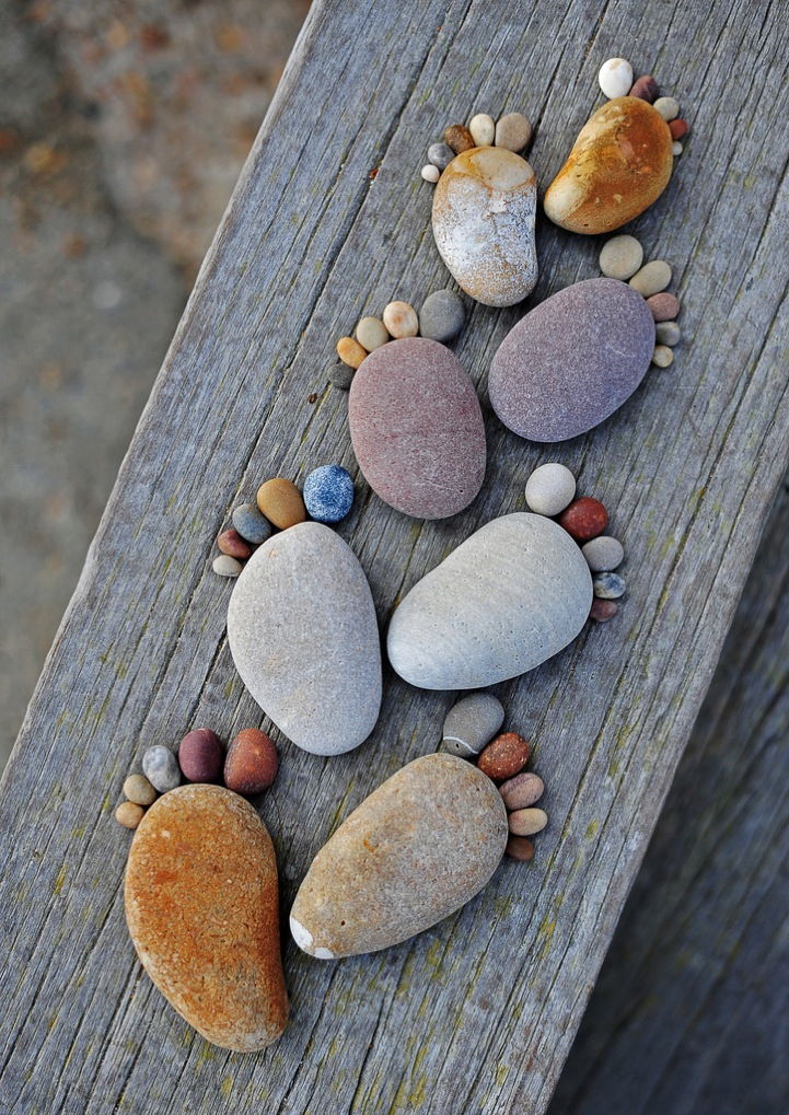 How-to-Make-Creative-Stone-Footprints-DIY-Ideas-9.jpg