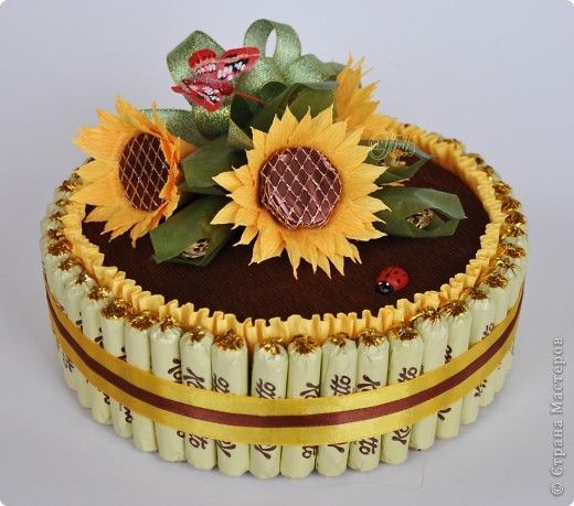 How-to-DIY-Crepe-Paper-Chocolate-Sunflowers-12.jpg