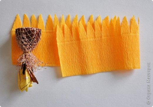 How-to-DIY-Crepe-Paper-Chocolate-Sunflowers-5.jpg