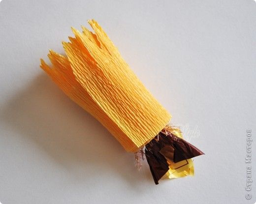 How-to-DIY-Crepe-Paper-Chocolate-Sunflowers-6.jpg