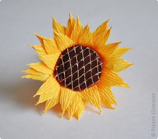How-to-DIY-Crepe-Paper-Chocolate-Sunflowers-8.jpg