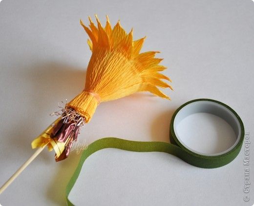 How-to-DIY-Crepe-Paper-Chocolate-Sunflowers-9.jpg