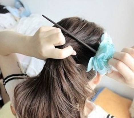 How-to-DIY-Easy-Bun-Hairstyle-Using-Chopstick-2.jpg