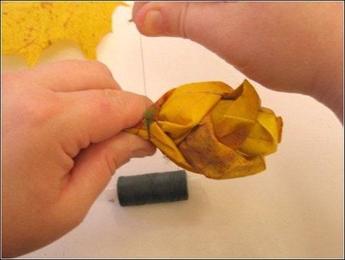Creative Ideas - DIY Maple Leaf Rose Bouquet 7