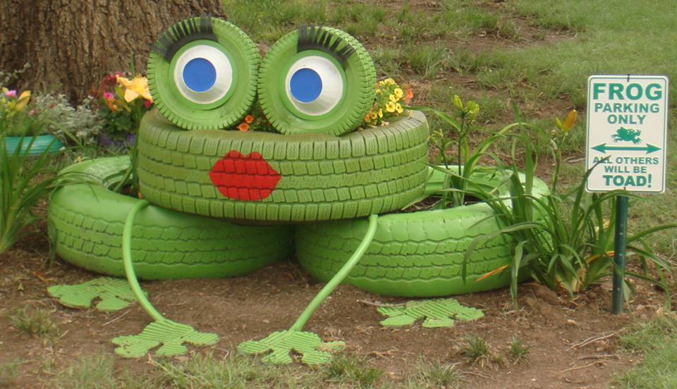 Creative Ideas - DIY Lovely Frog Garden Decor from Old Tires
