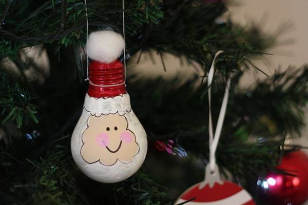 Creative Ideas - DIY Light Bulb Christmas Ornaments --> Upcycled Light Bulb Santa Ornament