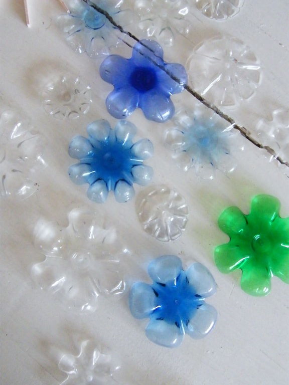 Creative Ideas - DIY Snowflake Christmas Tree Ornaments from Plastic