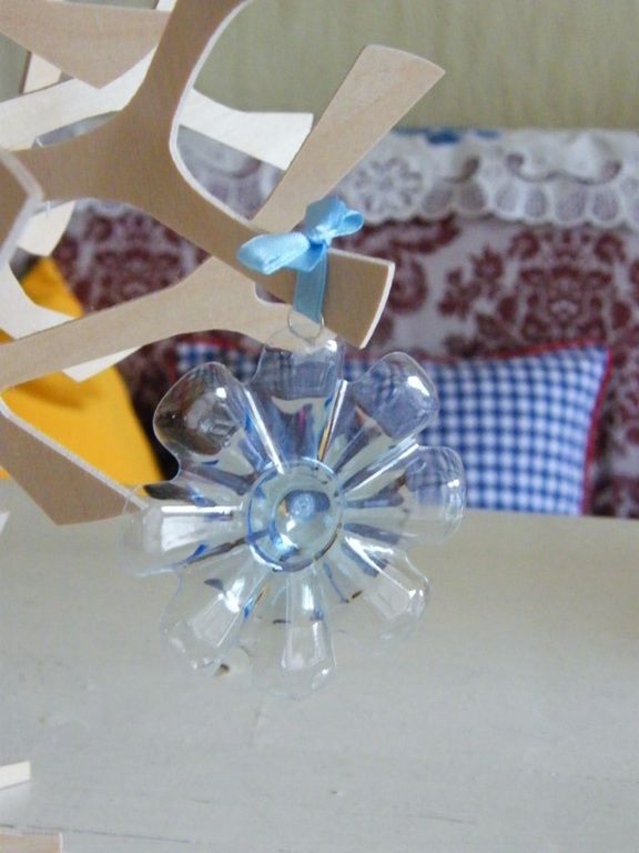 Creative Ideas  DIY Snowflake Christmas Tree Ornaments from Plastic