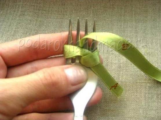 Creative Ideas - DIY Satin Ribbon Bow with a Fork 4