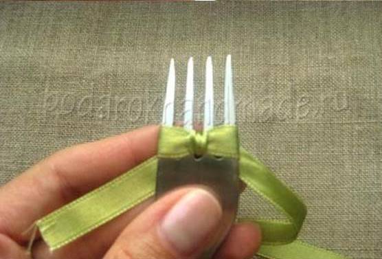 Creative Ideas - DIY Satin Ribbon Bow with a Fork 6
