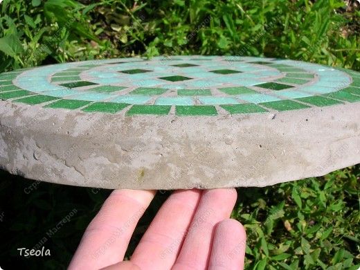 DIY Mosaic Tile Garden Stepping Stones 12