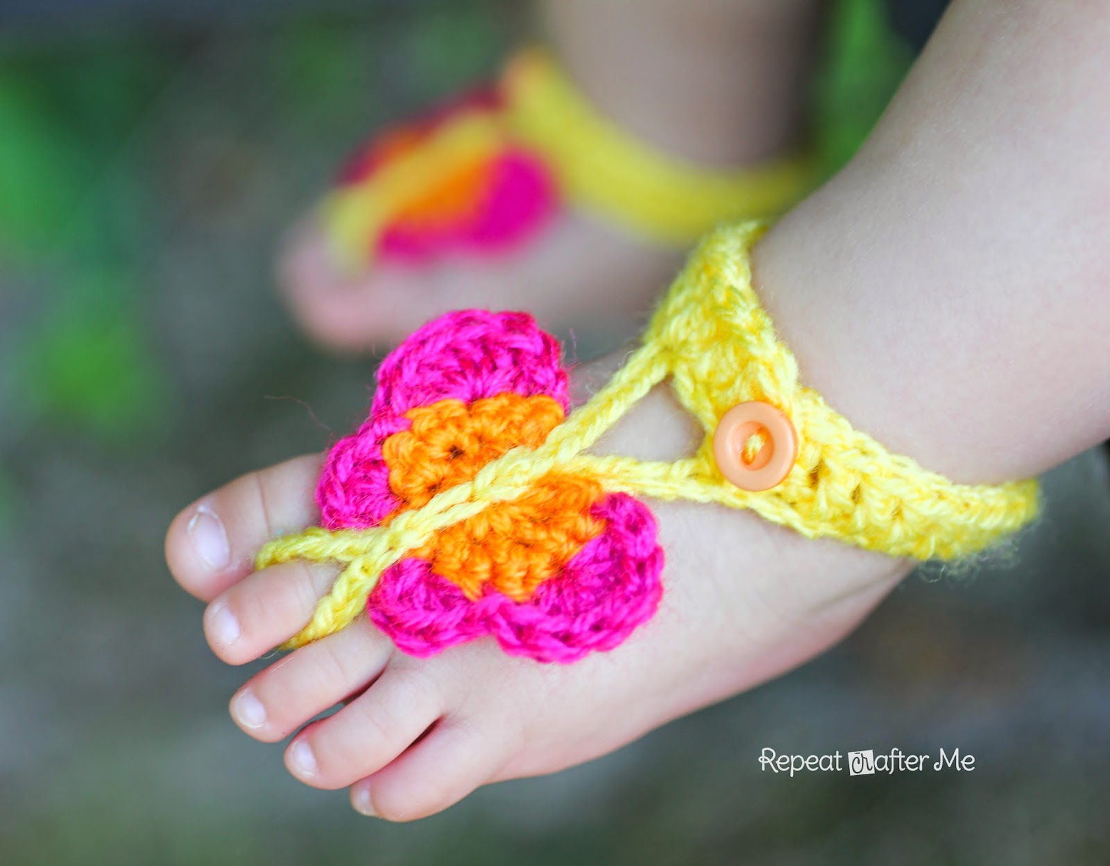 60+ Adorable and FREE Crochet Baby Sandals Patterns --> Crochet Butterfly Barefoot Sandals