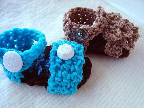 60+ Adorable and FREE Crochet Baby Sandals Patterns --> Ruffled Top Baby Sandal Booties