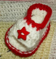 60+ Adorable and FREE Crochet Baby Sandals Patterns --> Peek-a-boo Toes Baby Sandals