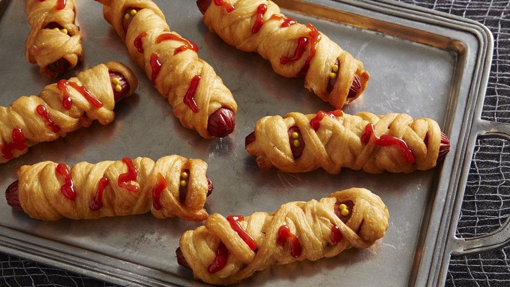 15 Creative DIY Ideas to Serve Hot Dogs --> Hot Dog Mummies for Halloween