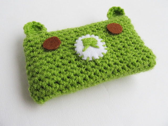 30 Stylish DIY Crochet Phone Cases --> Crochet Kawaii Bear Phone Cozy