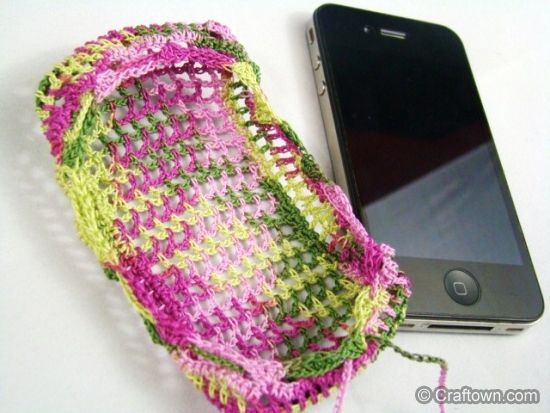 30 Stylish DIY Crochet Phone Cases --> Cell Phone Cover