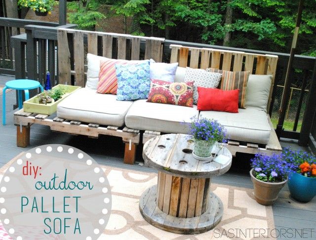 30+ Creative Pallet Furniture DIY Ideas and Projects --> DIY Outdoor Pallet Sofa