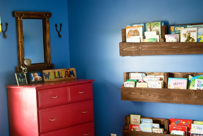 30+ Creative Pallet Furniture DIY Ideas and Projects --> Wood Pallet Bookshelf