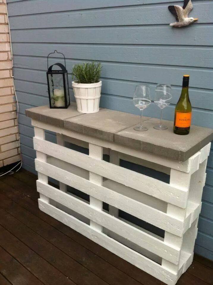 30+ Creative Pallet Furniture DIY Ideas and Projects --> Pallet Outdoor Bar and Stools