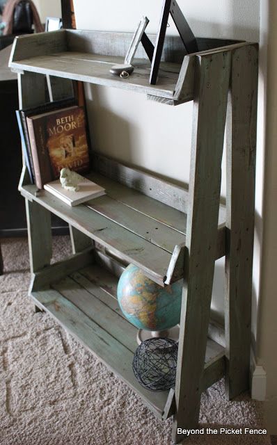 30+ Creative Pallet Furniture DIY Ideas and Projects --> DIY Pallet Bookshelf