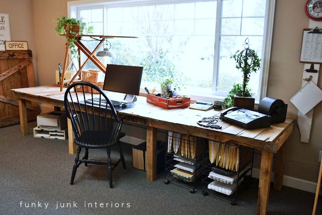 30+ Creative Pallet Furniture DIY Ideas and Projects --> DIY Pallet Farm Table