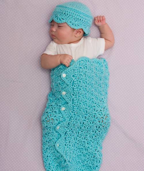 35+ Adorable Crochet and Knitted Baby Cocoon Patterns --> Button-Up Baby Cocoon and Hat