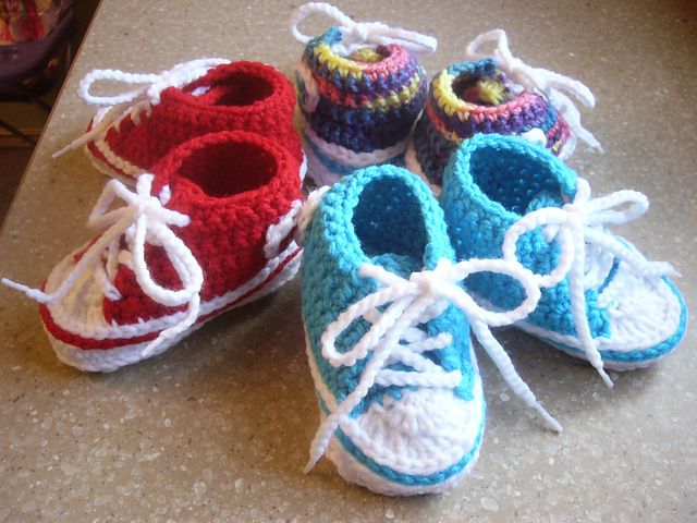 40+ Adorable and FREE Crochet Baby Booties Patterns --> Crochet Baby Converse Booties