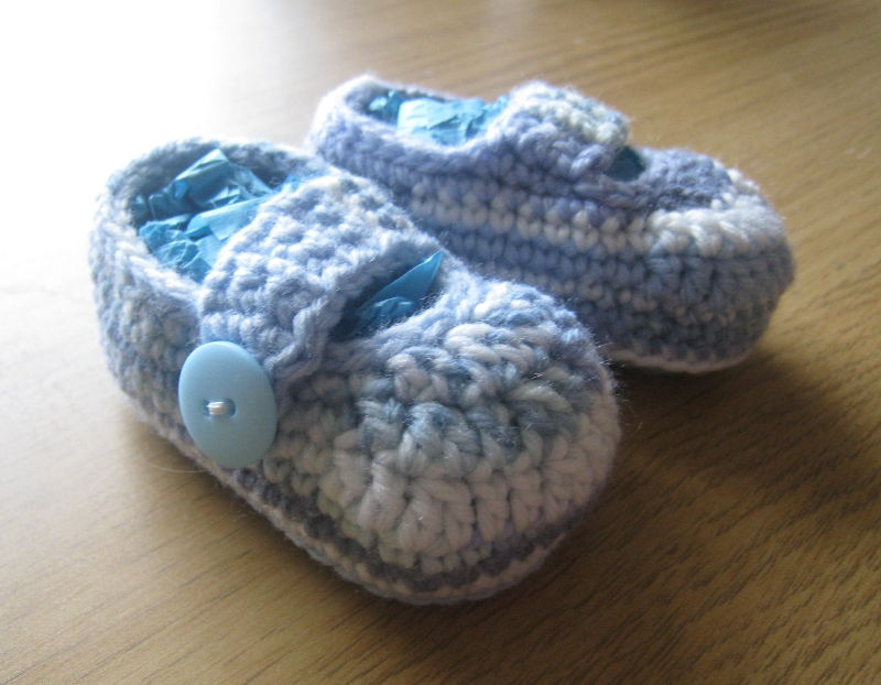 40+ Adorable and FREE Crochet Baby Booties Patterns --> Simple Crochet Baby Booties