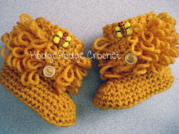 40+ Adorable and FREE Crochet Baby Booties Patterns --> Loopy Baby Booties