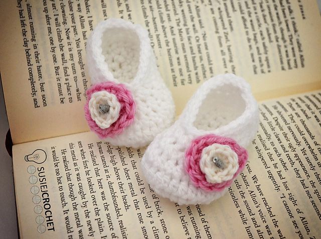 40+ Adorable and FREE Crochet Baby Booties Patterns --> Basic Baby Booties