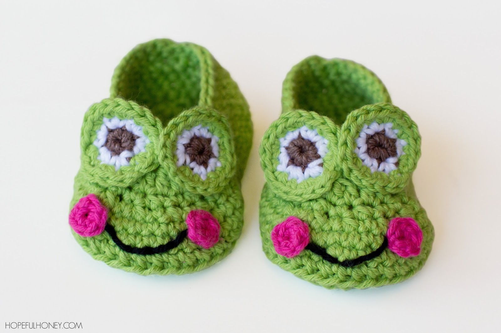 40+ Adorable and FREE Crochet Baby Booties Patterns --> Crochet Frog Baby Booties