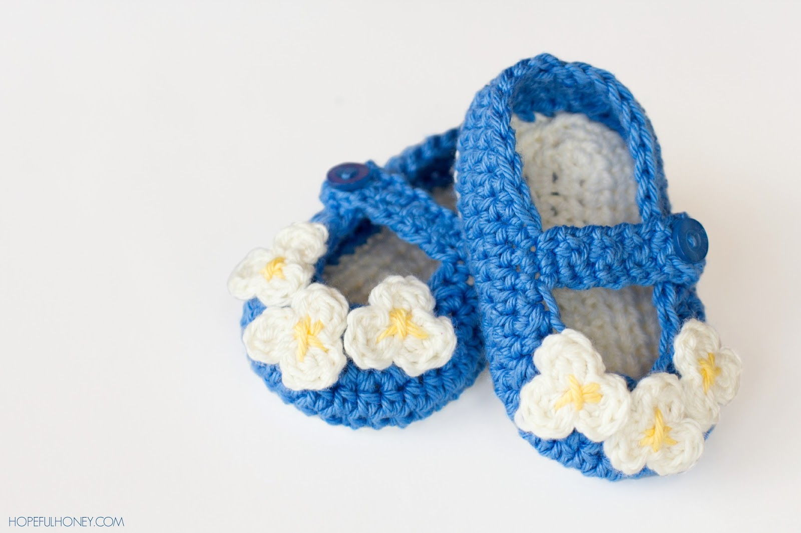 40+ Adorable and FREE Crochet Baby Booties Patterns --> Vintage Mary Jane Crochet Baby Booties