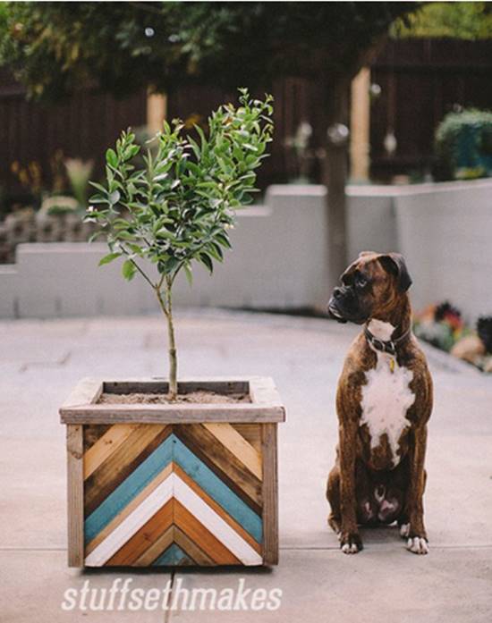 40+ Creative DIY Garden Containers and Planters from Recycled Materials --> Recycled Wood Chevron Planter Box