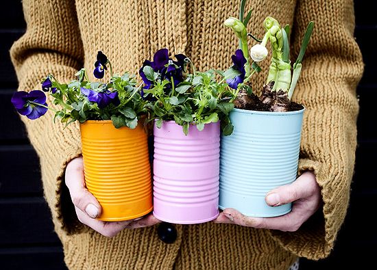 40+ Creative DIY Garden Containers and Planters from Recycled Materials --> Colorful Tin Can Planters for Spring